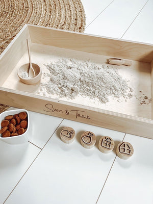 Set houtenspeelbak + deksel + zand + sinterklaasstempels - yourlittlefamily-nl -