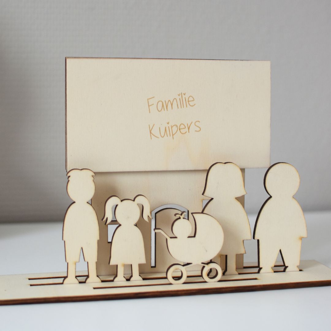 Houten Poppetjes & Gezinshuisje (Kuipers)