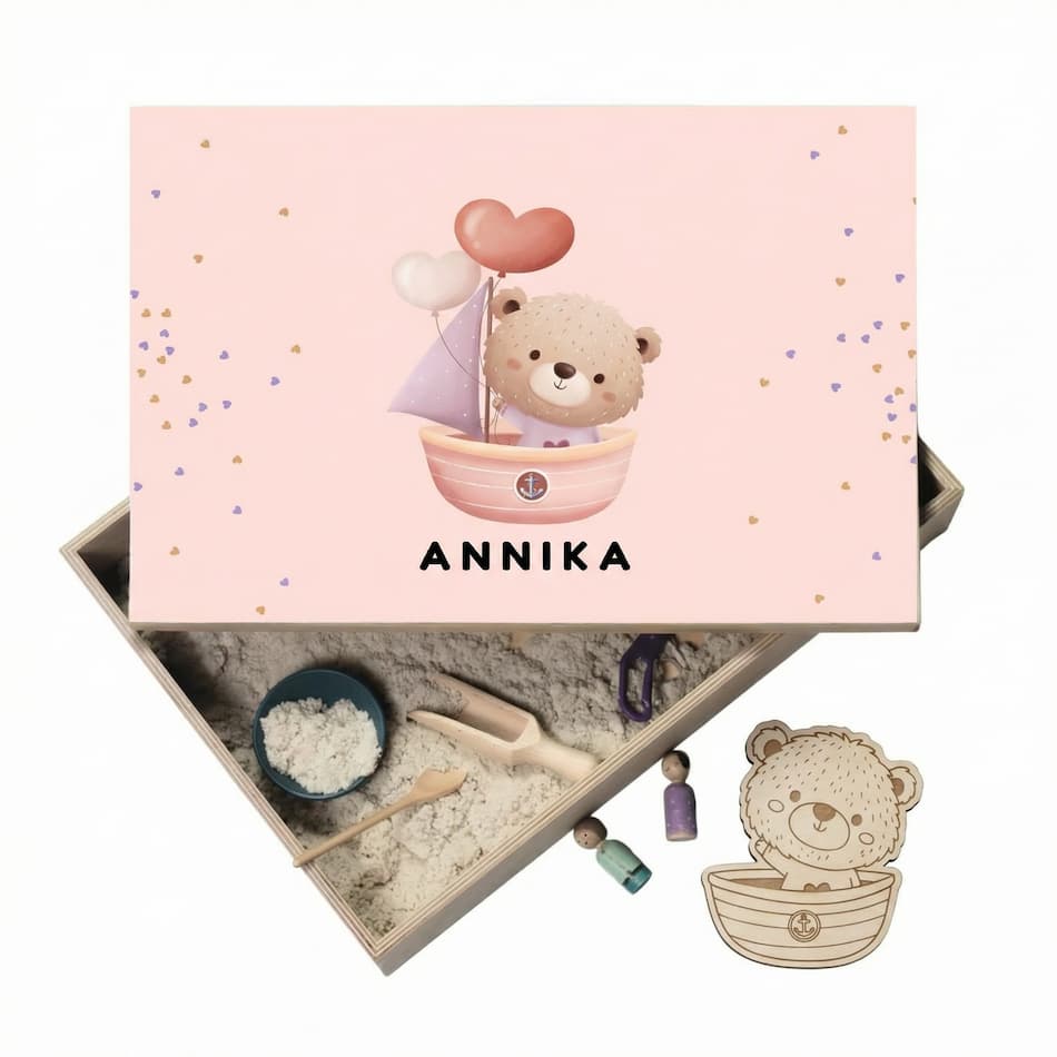 Houten speelbak met deksel hartjes (Annika)