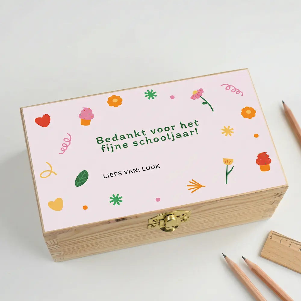 Houten theedoosje met naam – bedankt voor het fijne schooljaar