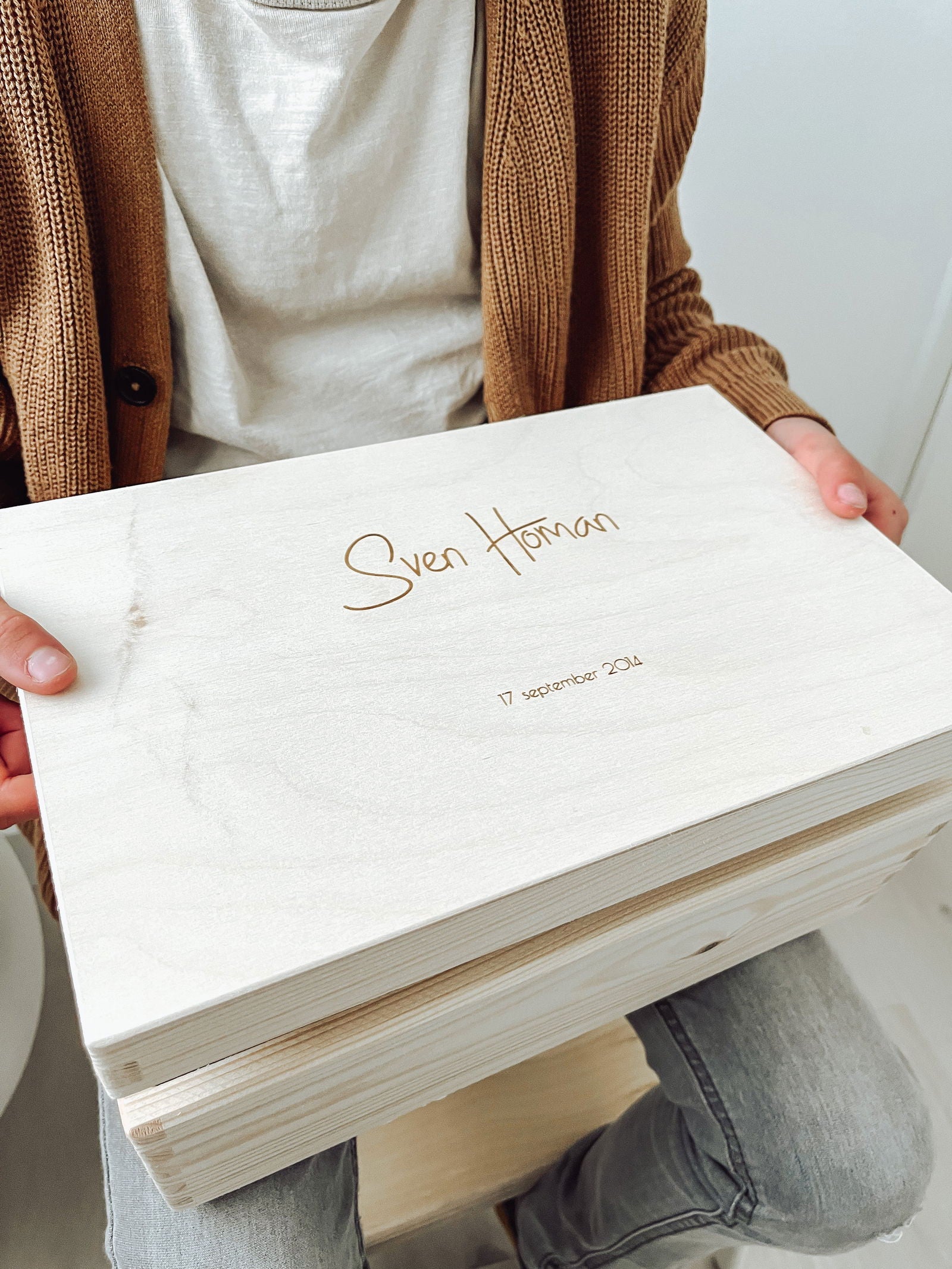 Bewaarbox klein - yourlittlefamily-nl - De bewaardoos klein in de handen