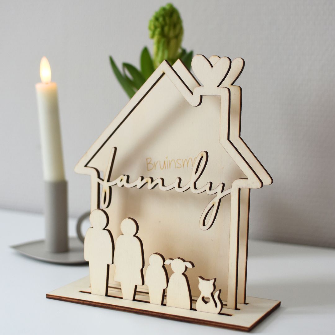 Houten huisje met familienaam + houder (Bruinsma)