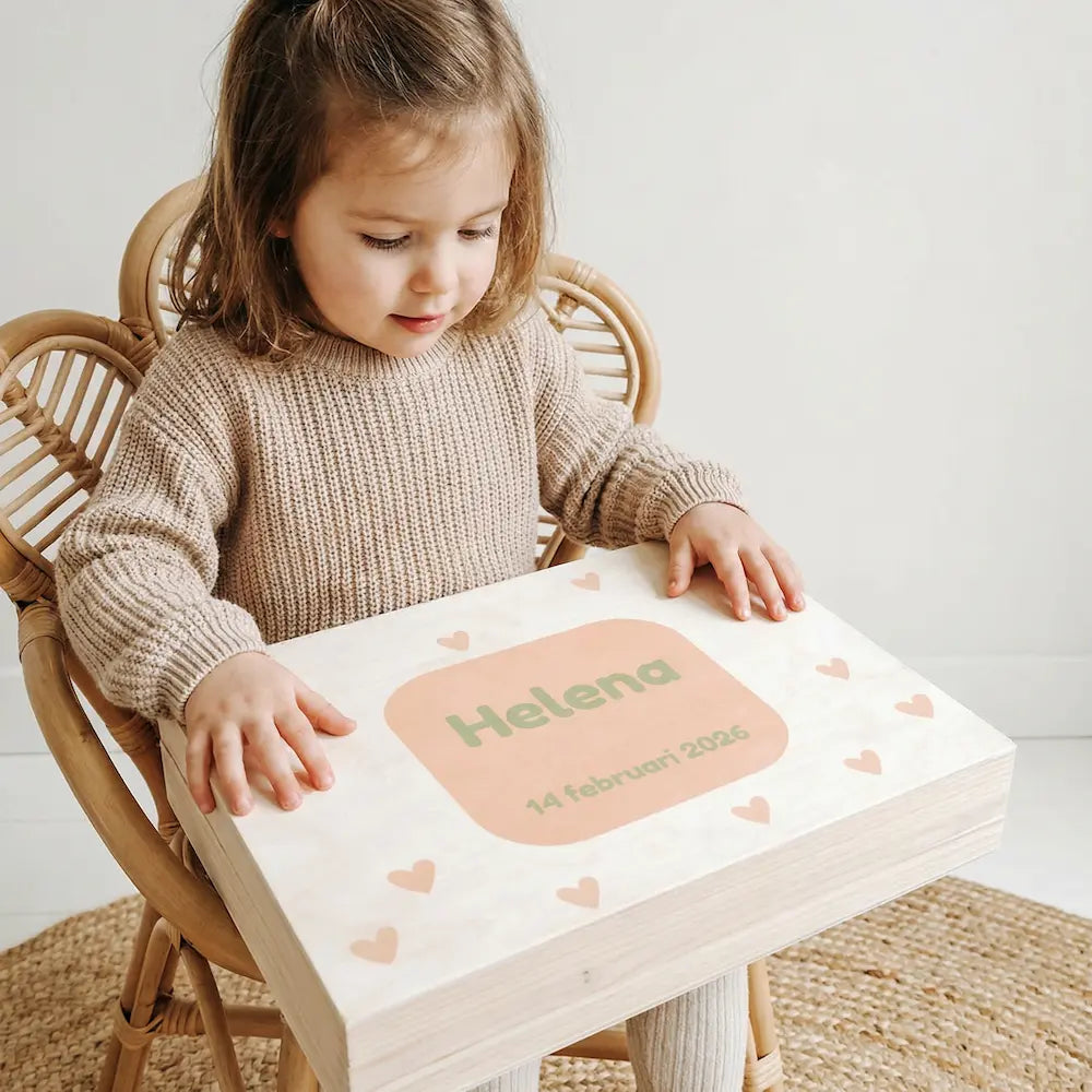 Bewaarbox groot met naam – Zachte illustratie (Helena)