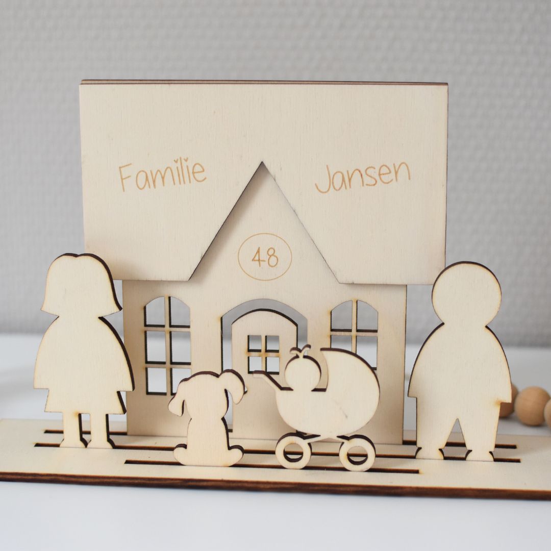 Houten huisje met familienaam + houder (Jansen)