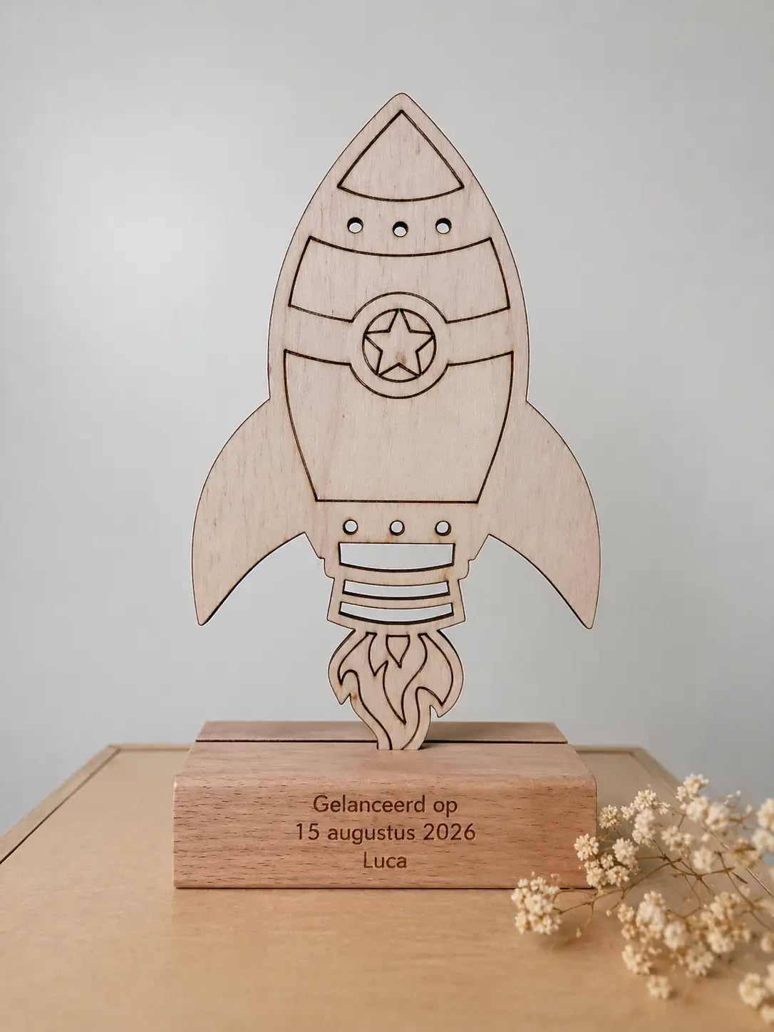 Gepersonaliseerde houten kinder trofee raket – cadeau met naam