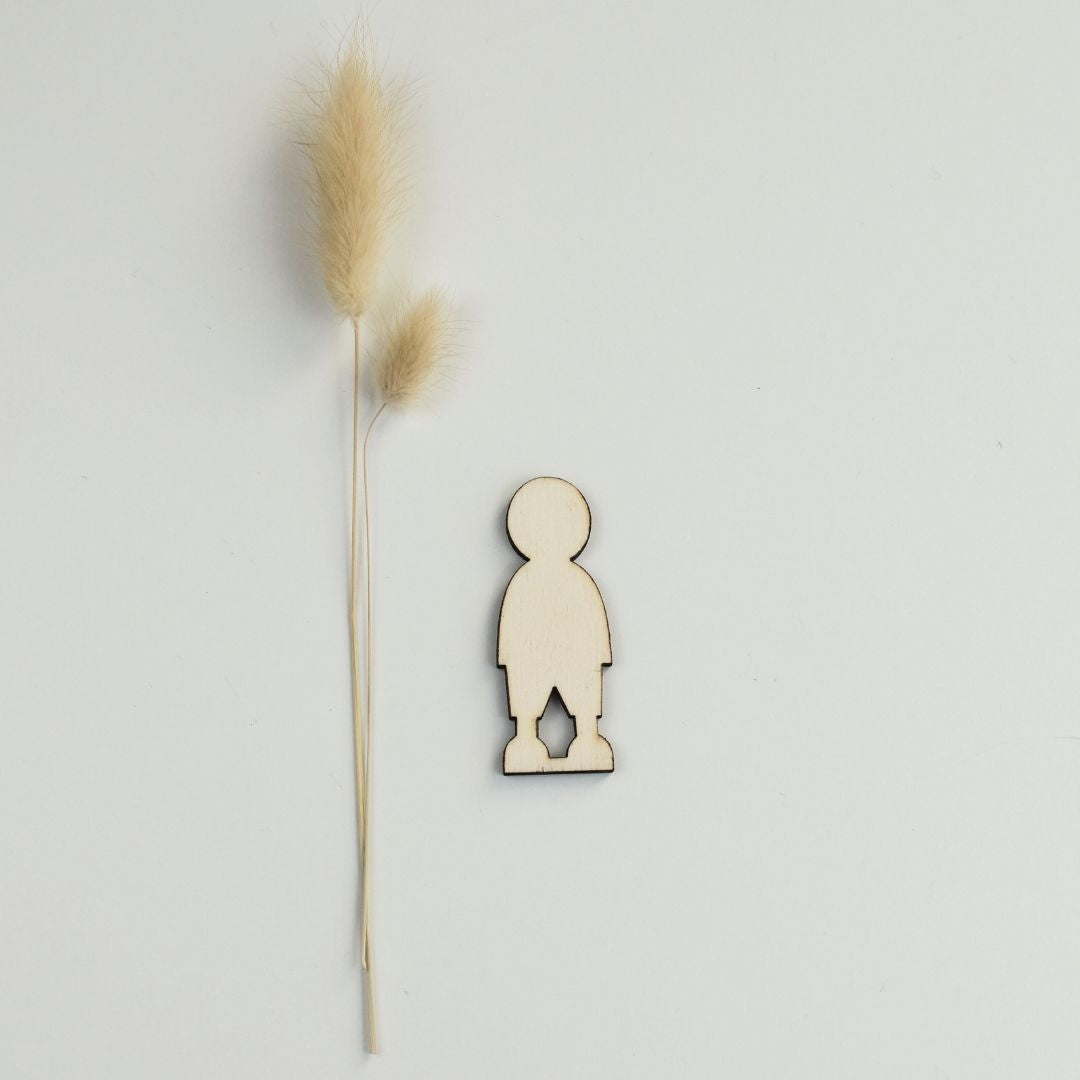 🧒 Poppetje Jongen Klein – Houten Kinderfiguur voor bij het huisje