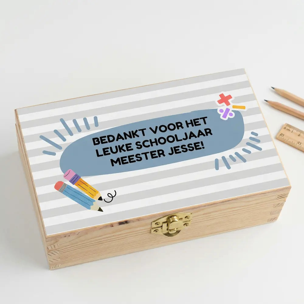 Houten theedoosje met naam – stoer bedankje voor meester