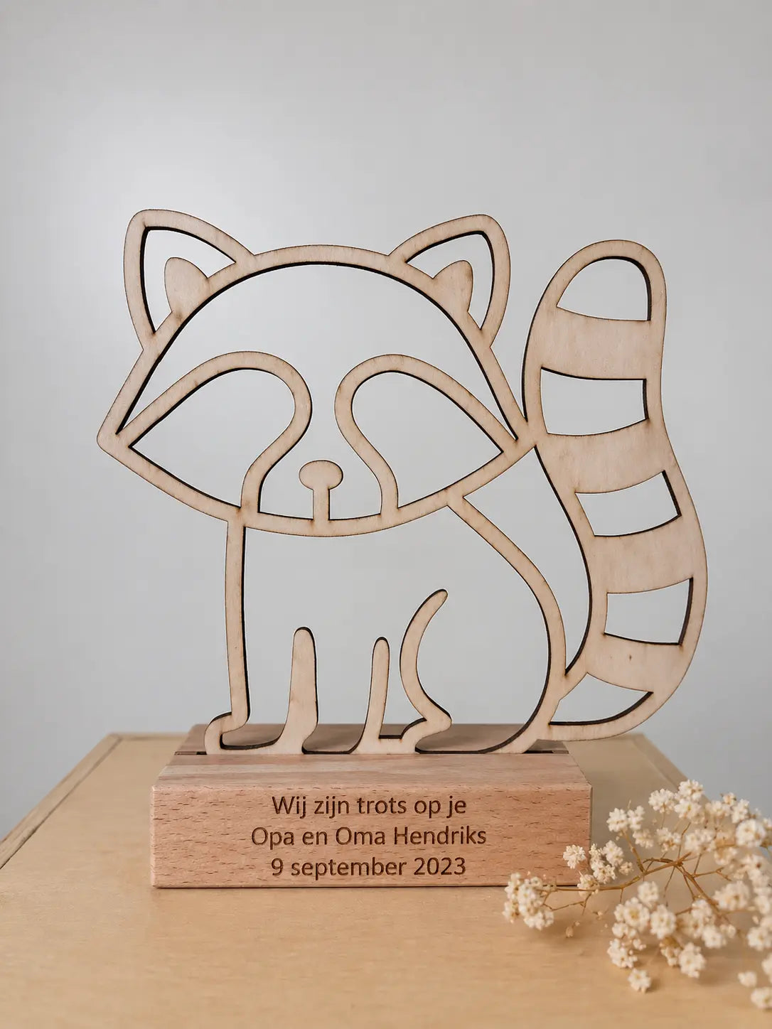 Gepersonaliseerde houten kinder trofee wasbeer – Trots op jou cadeau