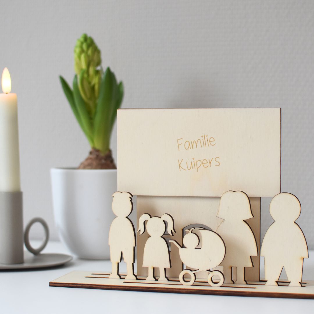 Houten huisje met familienaam + houder (Kuipers)