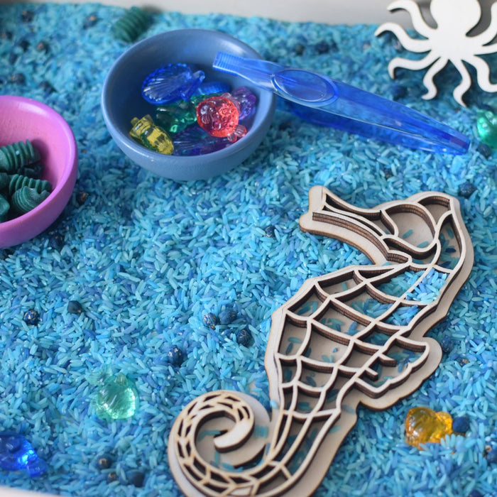 Thema Oceaan speelbak met oceaanmix, zeedieren en blauwe speelrijst