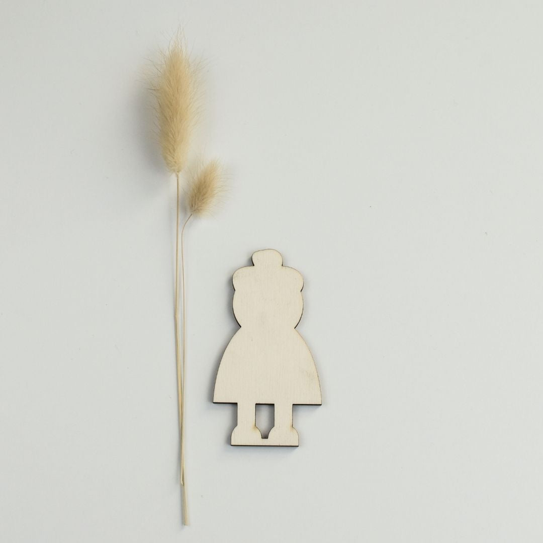 👵 Poppetje Oma – Houten Grootmoederfiguur voor bij het huisje