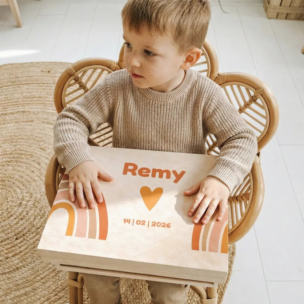 Bewaarbox groot met naam – Regenboog design (Remy)