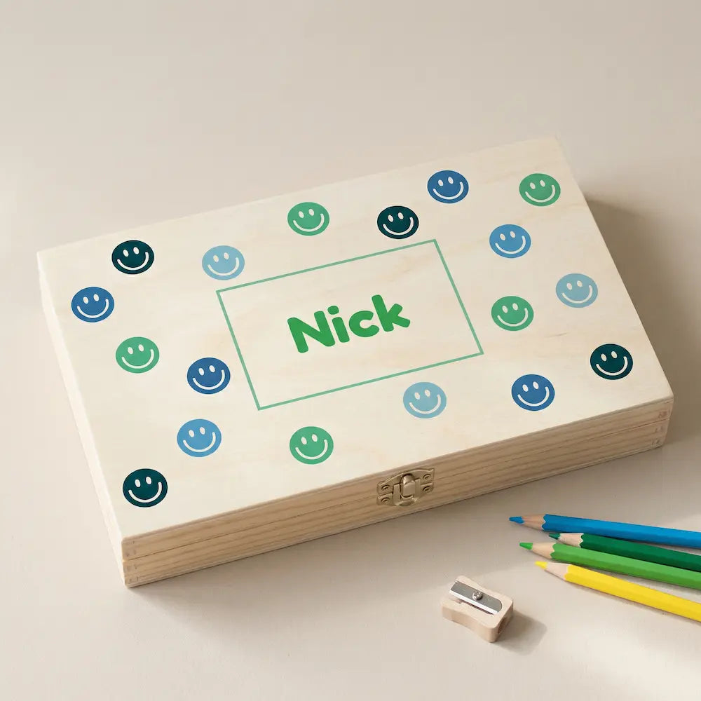 Houten tekendoos met naam (gratis) – alles netjes bij elkaar voor je kind