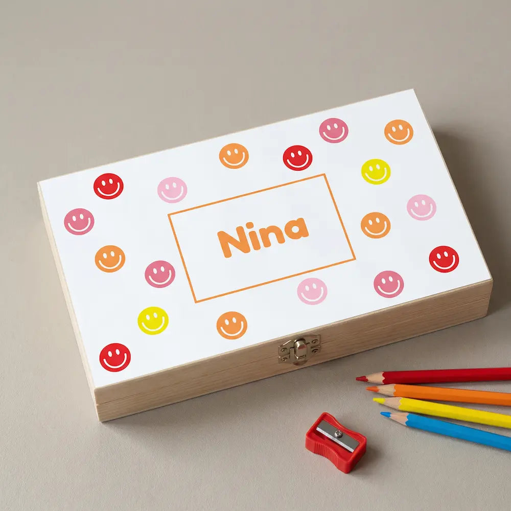 Houten tekendoos met naam (gratis) – een eigen plek voor creativiteit