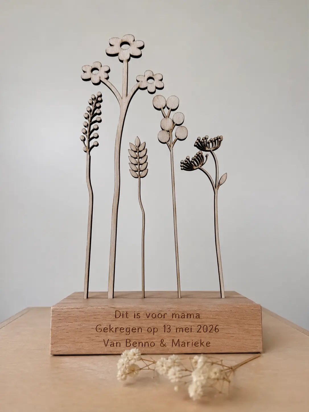 Gepersonaliseerde houten herinnering bloemen – Cadeau voor mama met naam
