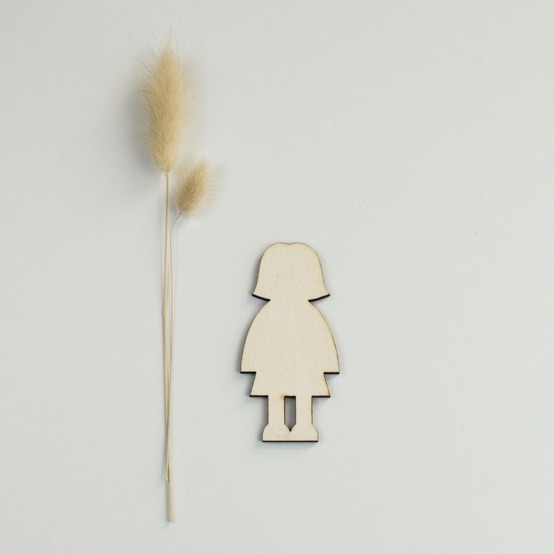 👩‍🦰 Poppetje Vrouw – Houten Gezinsfiguur voor bij het huisje
