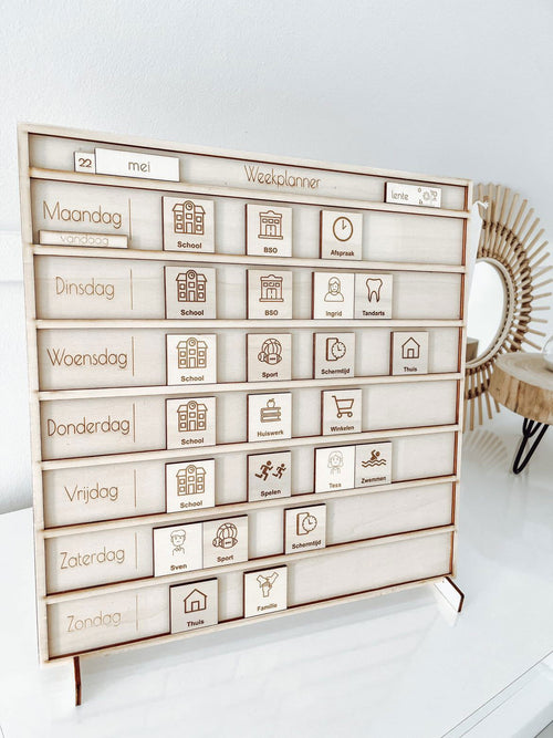Houten weekplanner met pictogrammen