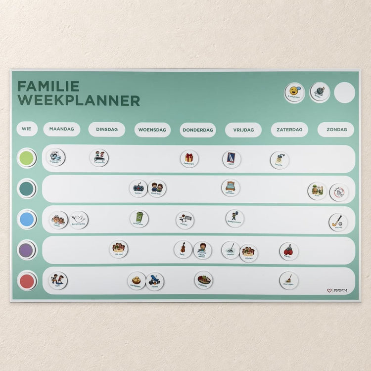 Saliegroene magnetische familie weekplanner voor 5 personen met 5 persoonsrijen