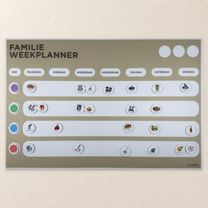 Zandkleurige magnetische familie weekplanner voor 4 personen met 4 persoonsrijen