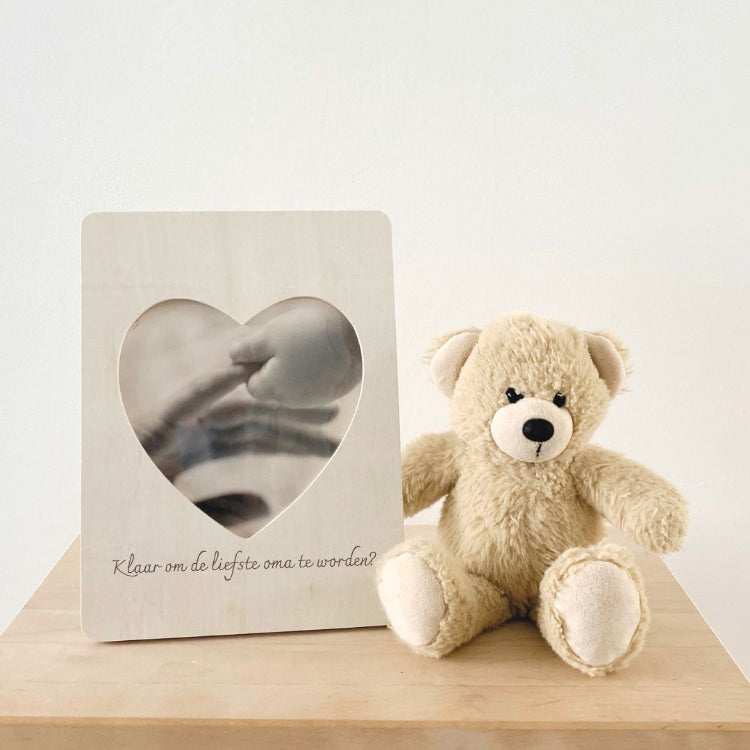 Gepersonaliseerd houten fotolijstje met gegraveerde naam – perfect als kraamcadeau